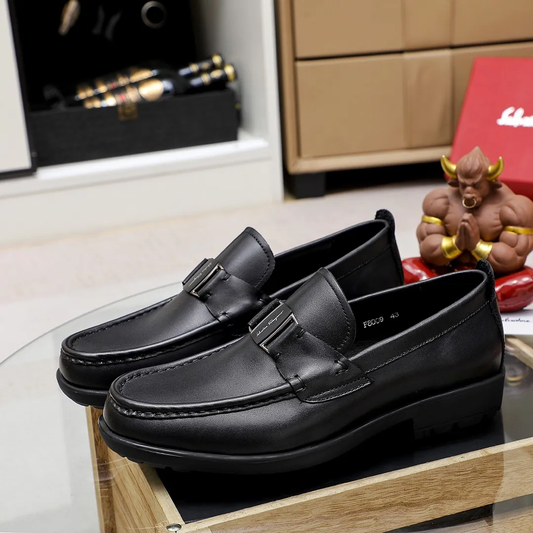 Men's shoes 💰440 🔥 Ferragamo's new men's casual slip-on shoes 🇨🇳 Official website original 1:1 mold, original quality 💯 fine workmanship, high-end luxury ☘ The upper is made of imported Italian first-layer cowhide 🌴 Luxurious water dyeing 🐂 Leather lining 🍓 Rubber wear-resistant and non-slip outsole, breathable and comfortable to wear 🍍 The first choice for high-grade men, black is optional! Code number 38-45……
